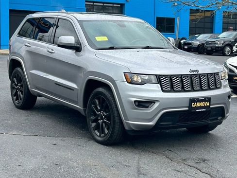 Used 2019 Jeep Grand Cherokee Altitude AWD/4WD image 4