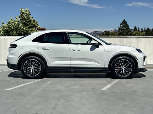 Used 2025 Porsche Macan 4S Electric AWD/4WD image 9