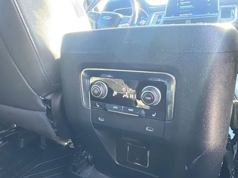 Used 2022 Chevrolet Tahoe Z71 w/ Luxury Package AWD/4WD image 17