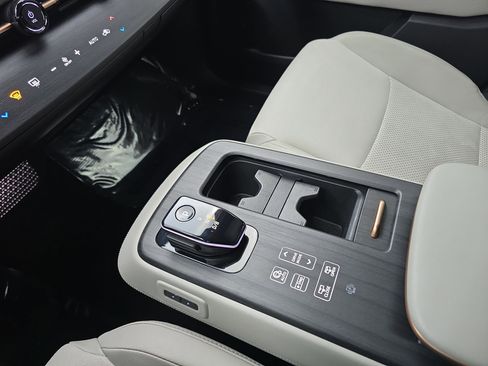 Certified 2023 Nissan Ariya EMPOWER+ image 25