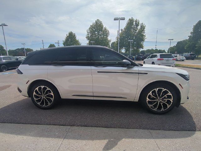 Used 2025 Lincoln Nautilus Reserve AWD/4WD image 9
