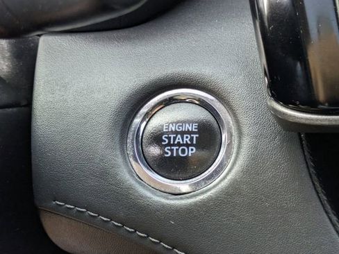 Used 2022 Toyota Highlander XLE image 19