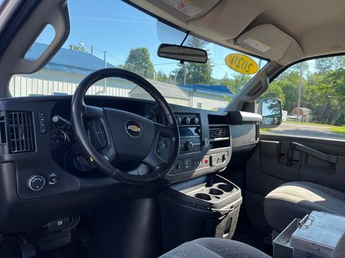 Used 2020 Chevrolet Express 2500 w/ Driver Convenience Package RWD image 16