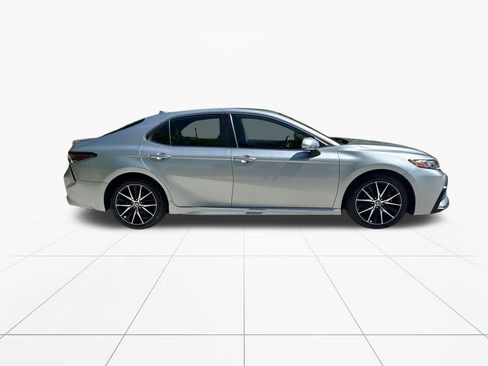 Used 2023 Toyota Camry SE image 10