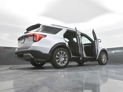 Used 2025 Ford Explorer Platinum RWD image 53