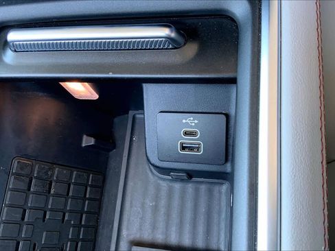 Used 2025 Ford Expedition Active image 31