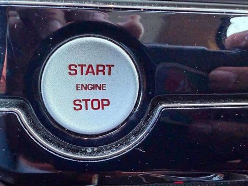 Used 2017 Jaguar F-PACE Prestige image 33