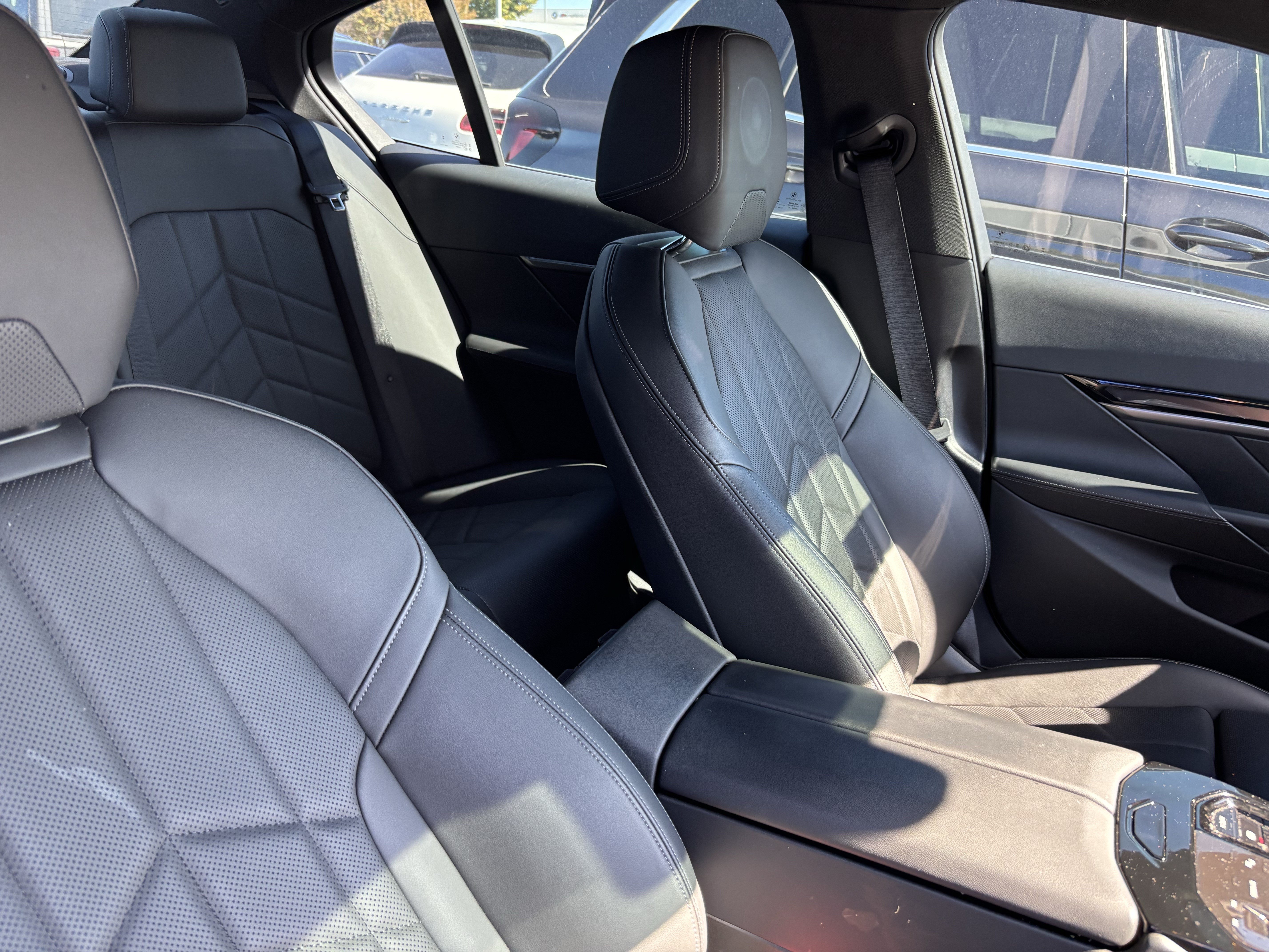 Used 2024 BMW i5 eDrive40i w/ M Sport Package RWD image 34