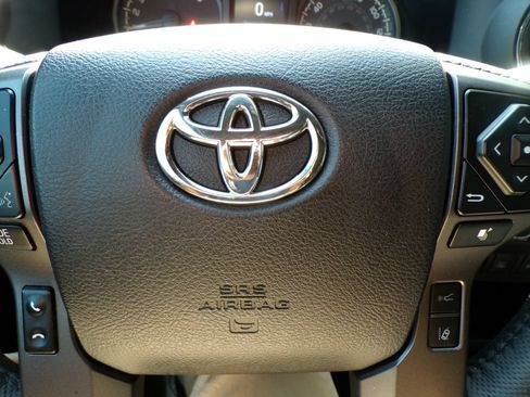 Used 2023 Toyota Tacoma TRD Sport w/ TRD Premium Sport Package AWD/4WD image 32