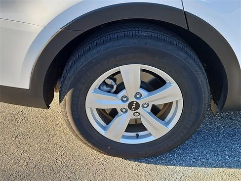 Certified 2025 Kia Sorento LX image 5