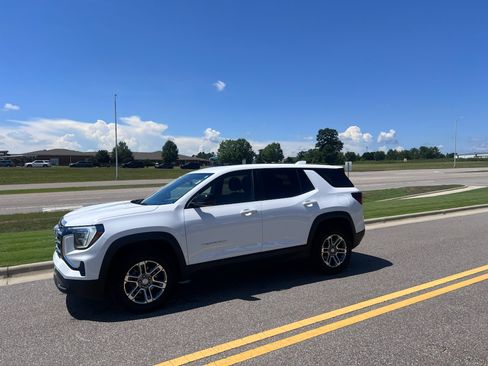 Used 2025 GMC Terrain Elevation AWD/4WD image 9