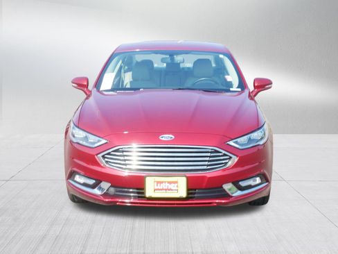 Used 2017 Ford Fusion SE w/ Fusion SE Technology Package FWD image 2