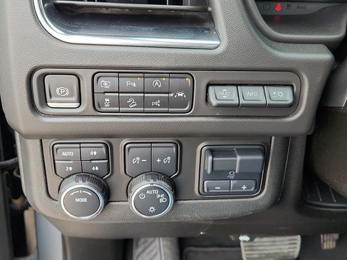 Used 2024 Chevrolet Suburban High Country w/ Advanced Technology Package AWD/4WD image 15