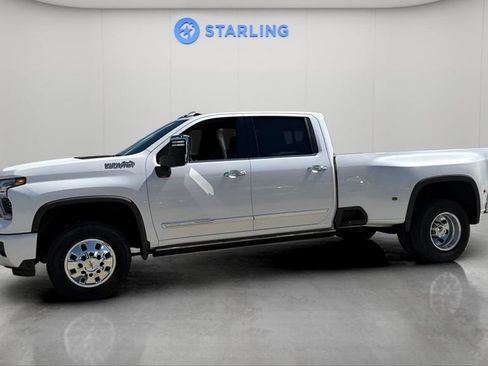 Used 2024 Chevrolet Silverado 3500 High Country w/ High Country Premium Package AWD/4WD image 3