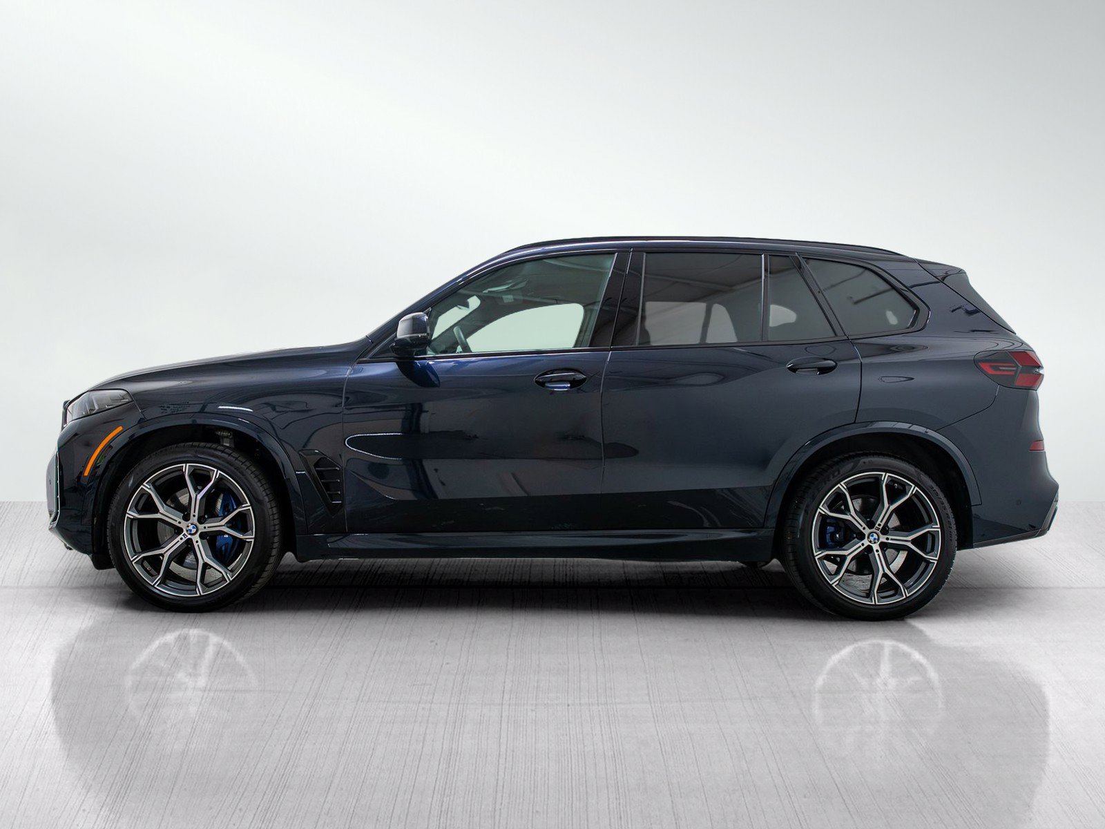 Used 2024 BMW X5 xDrive40i AWD/4WD image 3