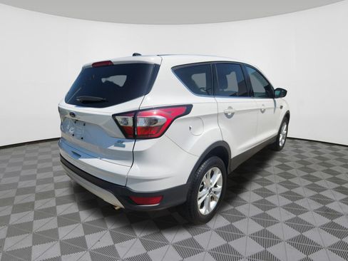 Used 2017 Ford Escape SE FWD image 4
