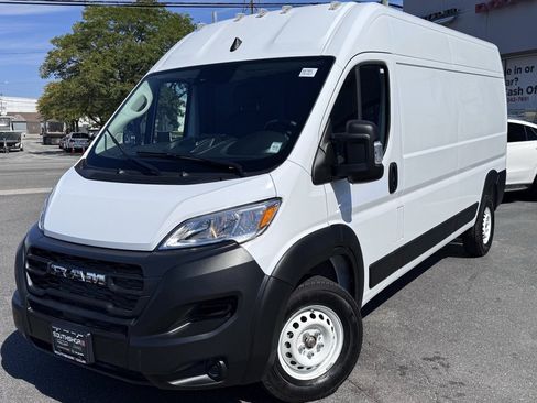 Used 2025 RAM ProMaster 2500 w/ Storage Group image 3