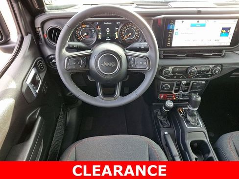 Used 2025 Jeep Wrangler Rubicon image 11