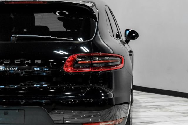 Used 2018 Porsche Macan AWD/4WD image 45