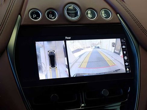 Used 2021 Aston Martin DBX image 17