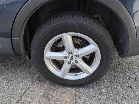 Used 2016 Ford Explorer XLT image 4