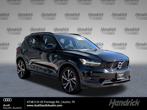 Used 2020 Volvo XC40 T4 R-Design image 1