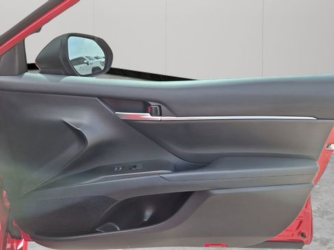 Used 2024 Toyota Camry SE image 13