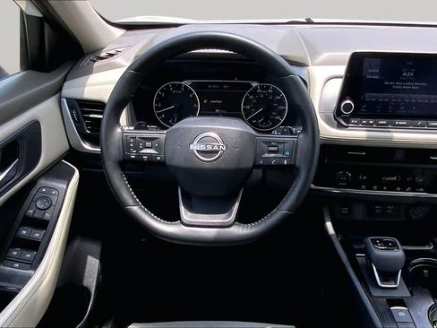 Used 2025 Nissan Rogue SV AWD/4WD image 6