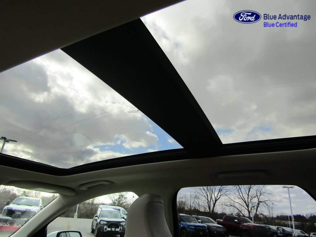 Used 2024 Ford Edge Titanium w/ Equipment Group 301A AWD/4WD image 15