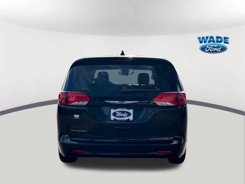 Used 2023 Chrysler Voyager LX image 6