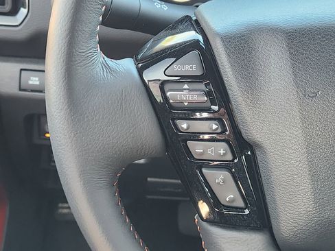 Used 2025 Nissan Frontier PRO-4X image 27