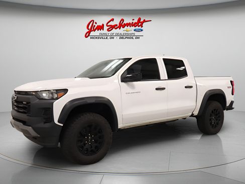 Used 2024 Chevrolet Colorado Trail Boss w/ Technology Package AWD/4WD image 2