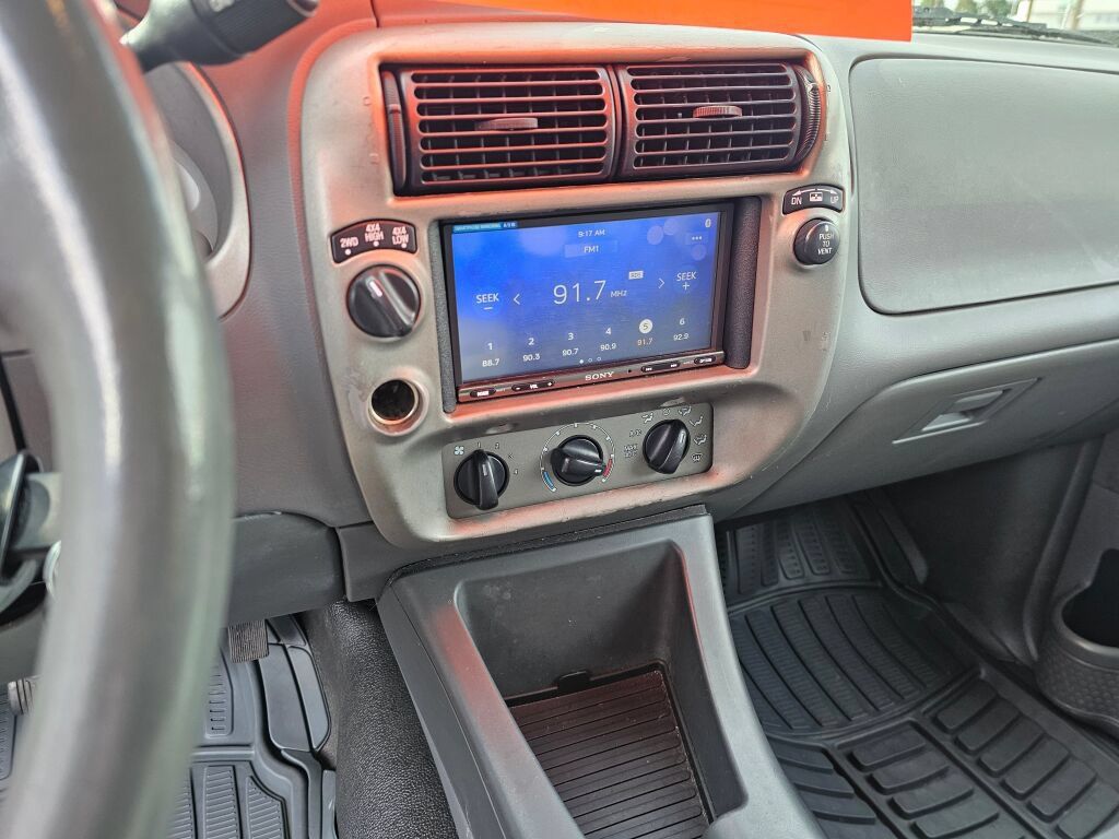 Used 2004 Ford Explorer Sport Trac XLS AWD/4WD image 28