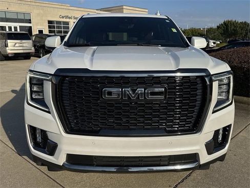 Used 2023 GMC Yukon Denali Ultimate image 2