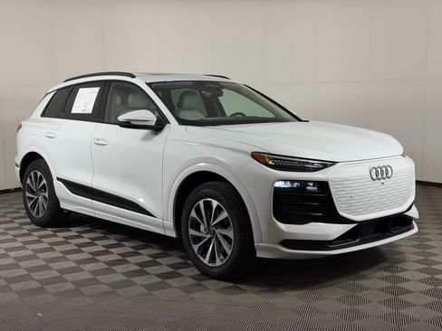 Used 2025 Audi Q6 e-tron Premium Plus w/ Premium Plus AWD/4WD image 7