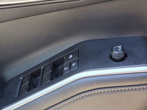 Used 2022 Toyota Highlander XLE AWD/4WD image 34