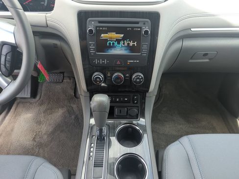 Used 2015 Chevrolet Traverse LT w/ Style and Technology Package FWD image 24