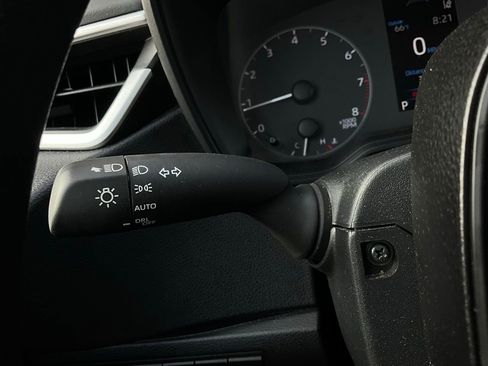 Used 2025 Toyota Corolla LE image 31