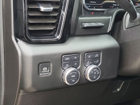 Used 2025 GMC Sierra 2500 AT4 w/ AT4 Premium Plus Package image 18