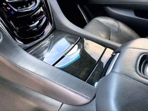 Used 2018 Cadillac Escalade Platinum AWD/4WD image 17