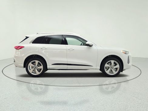Used 2025 Audi Q5 Premium Plus w/ Premium Plus AWD/4WD image 4