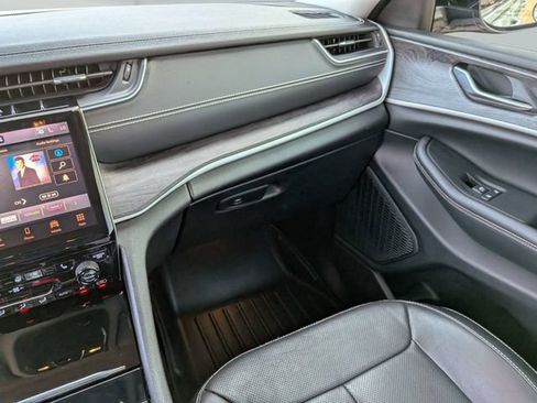 Certified 2023 Jeep Grand Cherokee Limited w/ Luxury Tech Group II AWD/4WD image 16
