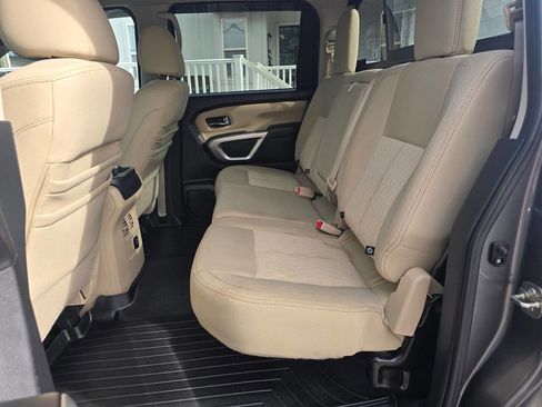 Used 2016 Nissan Titan SV image 21