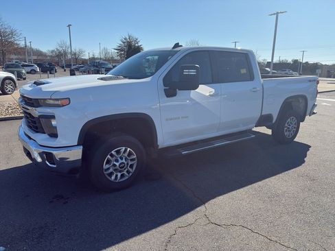 Used 2025 Chevrolet Silverado 2500 LT w/ Convenience Package image 3