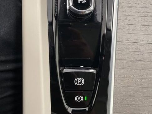 Used 2024 Volvo XC60 B5 Plus w/ Protection Package Premier image 24