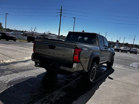 Used 2026 Toyota Tacoma TRD Off-Road AWD/4WD image 5