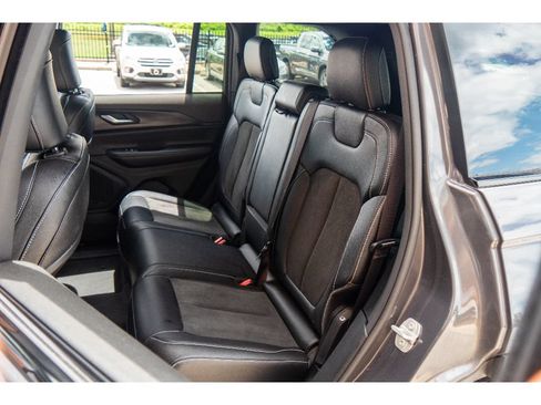 Used 2023 Jeep Grand Cherokee Altitude AWD/4WD image 18