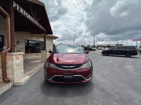 Used 2017 Chrysler Pacifica Touring-L Plus w/ Advanced Safetytec Group FWD image 5