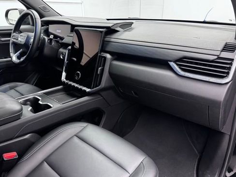 Used 2024 GMC Acadia Elevation image 19