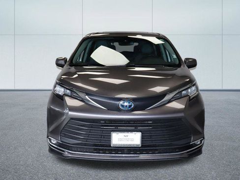Used 2022 Toyota Sienna XLE AWD/4WD image 11